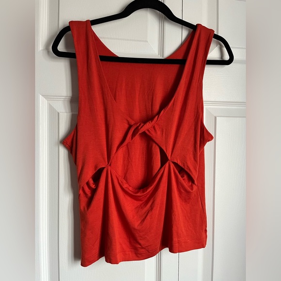 Banana Republic Twist-back tank top - Picture 2 of 4